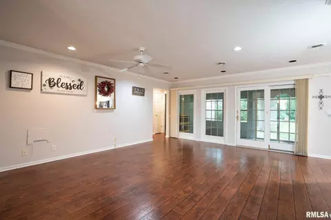 Living - 2803 Hickory Ln, Marion, IL 62959 photo 1 of 4