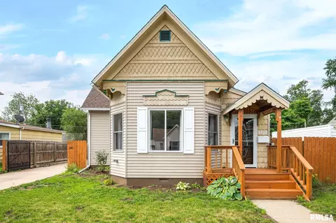 1212 Royal Ave, Pekin, IL 61554