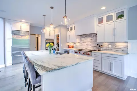 Kitchen - 918 S Copperpoint Dr, Dunlap, IL 61525 photo 5 of 9