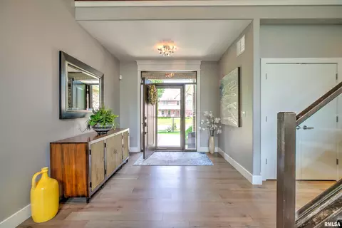 Entry Way - 918 S Copperpoint Dr, Dunlap, IL 61525 photo 3 of 4