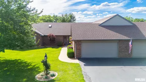 3 Valley High Ests, Pekin, IL 61554