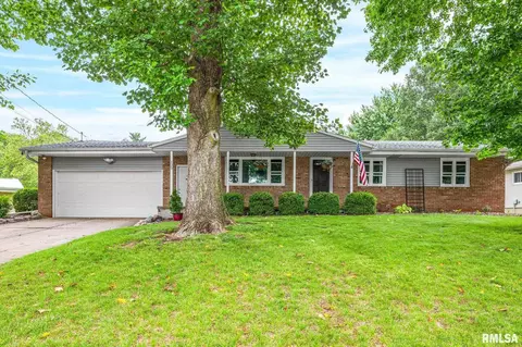 129 Northshore Dr, Morton, IL 61550