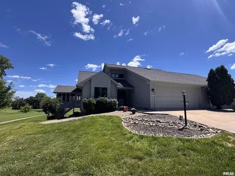 1010 Bayberry Ln, Macomb, IL 61455