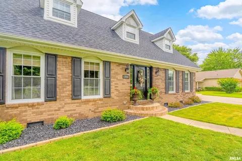 Exterior - 1004 E Gregory Ave, Marion, IL 62959 photo 2 of 10