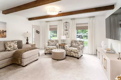 Living - 1004 E Gregory Ave, Marion, IL 62959 photo 1 of 5