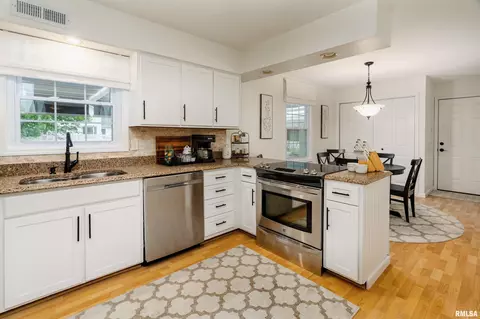Kitchen - 1004 E Gregory Ave, Marion, IL 62959 photo 1 of 3