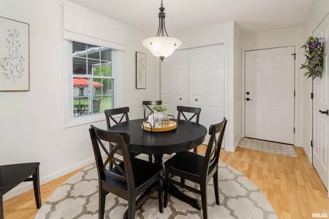 Dining - 1004 E Gregory Ave, Marion, IL 62959 photo 2 of 4