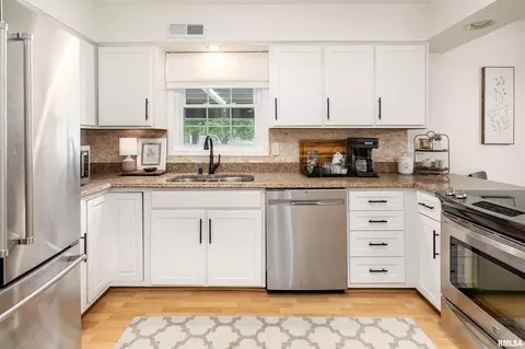 Kitchen - 1004 E Gregory Ave, Marion, IL 62959 photo 2 of 3