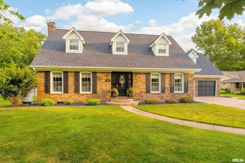 1004 E Gregory Ave, Marion, IL 62959