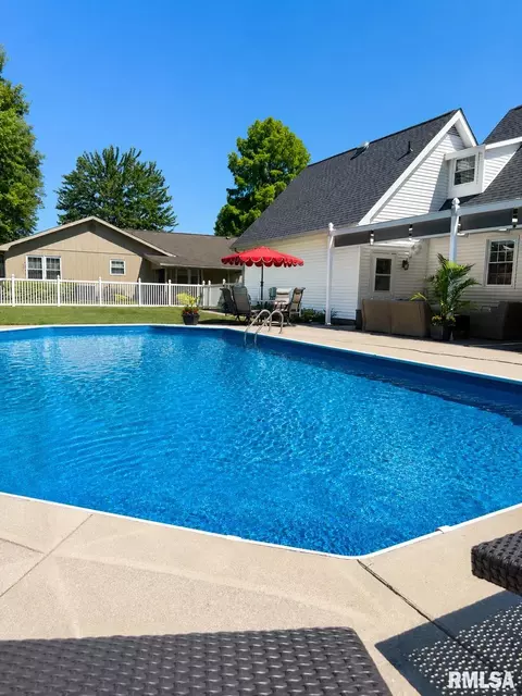 Exterior - 1004 E Gregory Ave, Marion, IL 62959 photo 6 of 10
