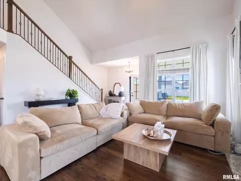 Living - 1225 Brown Ct, Washington, IL 61571 photo 4 of 6