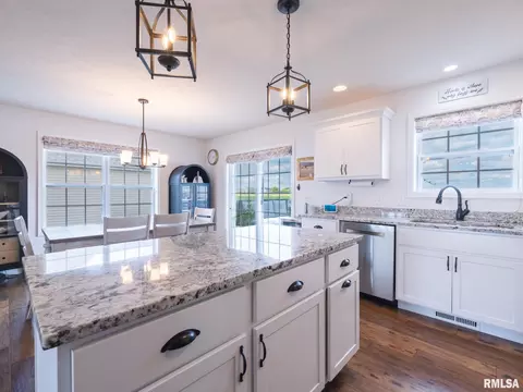 Kitchen - 1225 Brown Ct, Washington, IL 61571 photo 3 of 4