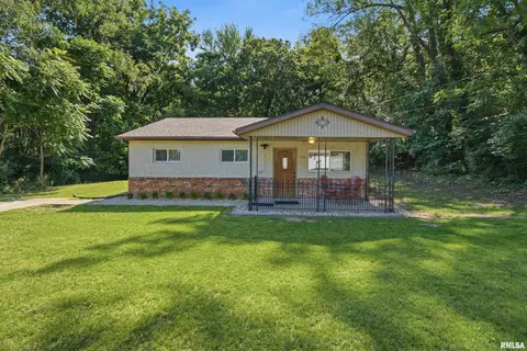132 N Mcarthur Dr, North Pekin, IL 61554
