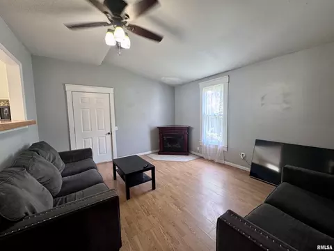 Living - 332 S Dudley St, Macomb, IL 61455 photo 8 of 10