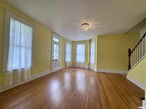 Living - 332 S Dudley St, Macomb, IL 61455 photo 2 of 10
