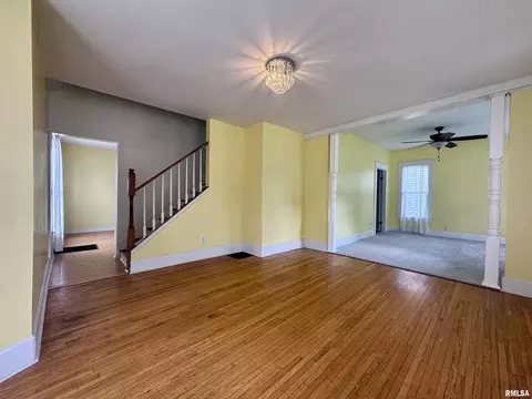 Living - 332 S Dudley St, Macomb, IL 61455 photo 4 of 10