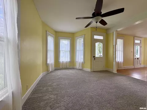 Living - 332 S Dudley St, Macomb, IL 61455 photo 5 of 10