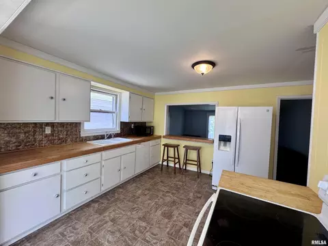 Kitchen - 332 S Dudley St, Macomb, IL 61455 photo 1 of 6