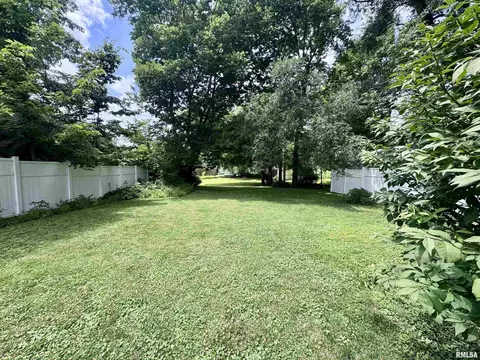 Exterior - 332 S Dudley St, Macomb, IL 61455 photo 6 of 6