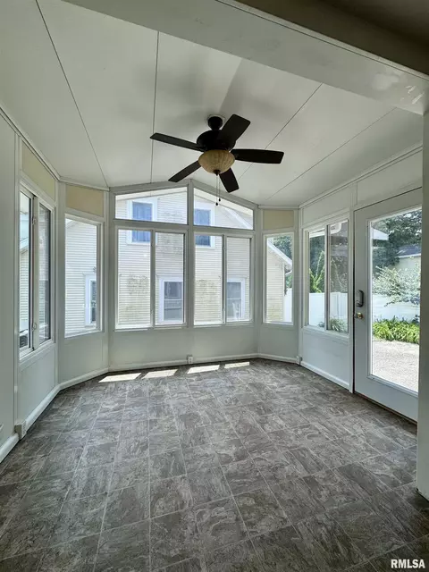 Exterior - 332 S Dudley St, Macomb, IL 61455 photo 3 of 6
