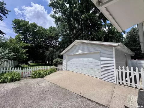 Exterior - 332 S Dudley St, Macomb, IL 61455 photo 4 of 6