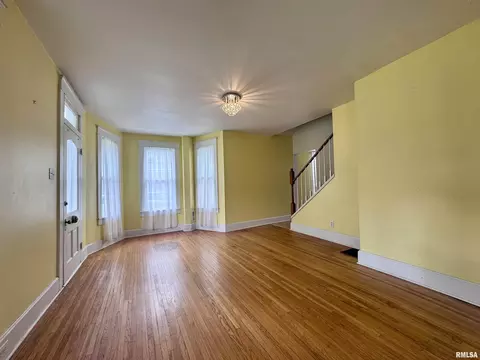 Living - 332 S Dudley St, Macomb, IL 61455 photo 3 of 10