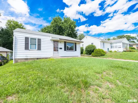 1405 Chestnut St, Pekin, IL 61554