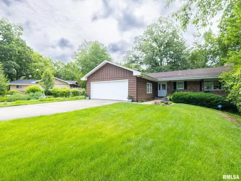 2902 W Kingston Ct, Peoria, IL 61604