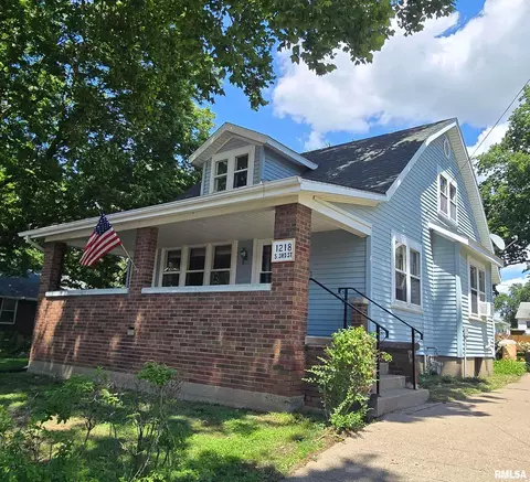 1218 S 3rd St, Pekin, IL 61554