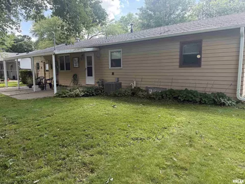 Exterior - 203 Jana Rd, Macomb, IL 61455 photo 3 of 7