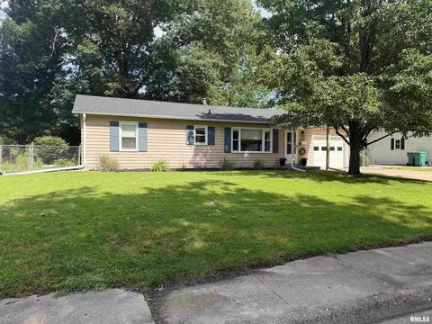 203 Jana Rd, Macomb, IL 61455