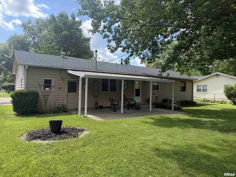 Exterior - 203 Jana Rd, Macomb, IL 61455 photo 2 of 7