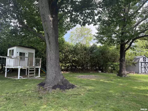 Exterior - 203 Jana Rd, Macomb, IL 61455 photo 7 of 7
