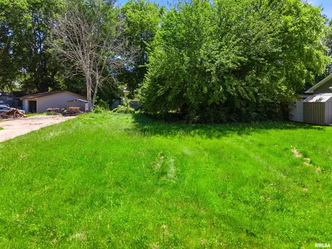 408 Oaklawn Pl, Creve Coeur, IL 61610