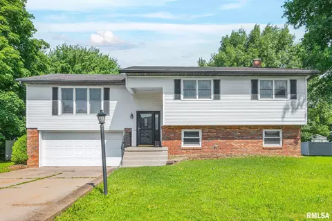 318 Arbor Vitae Dr, Germantown Hills, IL 61548
