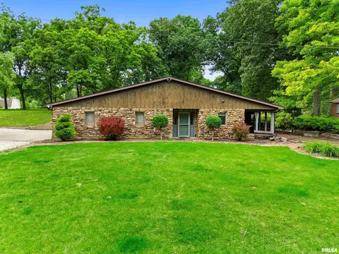 18812 N Twin Lakes Dr, Edelstein, IL 61526