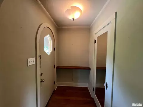 Entry Way - 632 Lincoln Dr, Macomb, IL 61455 photo 1 of 6