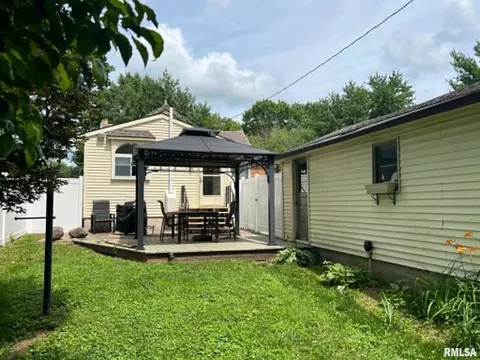Exterior - 632 Lincoln Dr, Macomb, IL 61455 photo 2 of 3