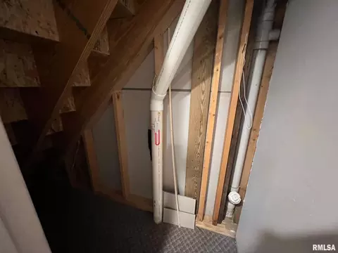 Entry Way - 632 Lincoln Dr, Macomb, IL 61455 photo 6 of 6