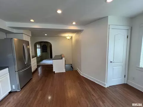 Entry Way - 632 Lincoln Dr, Macomb, IL 61455 photo 2 of 6
