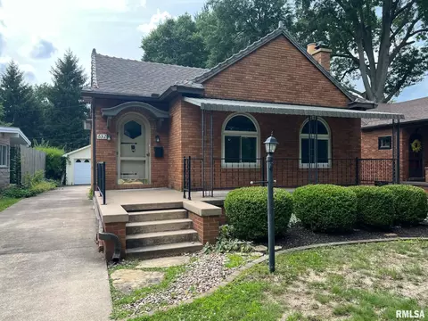 632 Lincoln Dr, Macomb, IL 61455