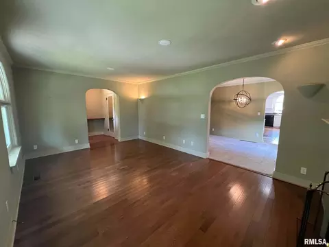 Living - 632 Lincoln Dr, Macomb, IL 61455 photo 1 of 4