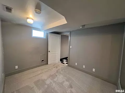 Bedroom - 632 Lincoln Dr, Macomb, IL 61455 photo 7 of 7