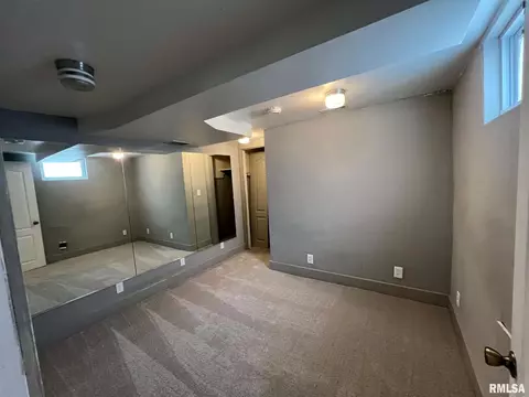 Bedroom - 632 Lincoln Dr, Macomb, IL 61455 photo 6 of 7