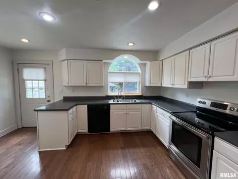Kitchen - 632 Lincoln Dr, Macomb, IL 61455 photo 1 of 3