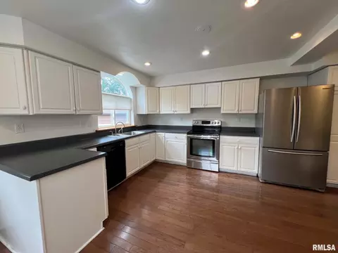 Kitchen - 632 Lincoln Dr, Macomb, IL 61455 photo 2 of 3