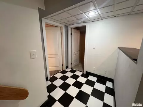 Entry Way - 632 Lincoln Dr, Macomb, IL 61455 photo 5 of 6