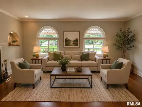 Living - 632 Lincoln Dr, Macomb, IL 61455 photo 2 of 4