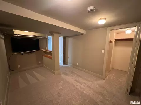 Other - 632 Lincoln Dr, Macomb, IL 61455 photo 7 of 12