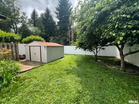 Exterior - 632 Lincoln Dr, Macomb, IL 61455 photo 3 of 3